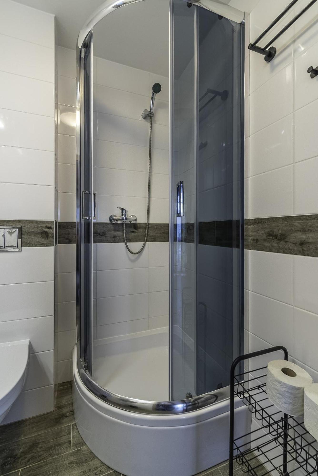 Frajda Domki - Apartamenty 6-Osobowe - Salon I Dwie Sypialnie Oraz Studia 4-Osobowe - Pokoj Z Aneksem Kuchennym Реваль Экстерьер фото