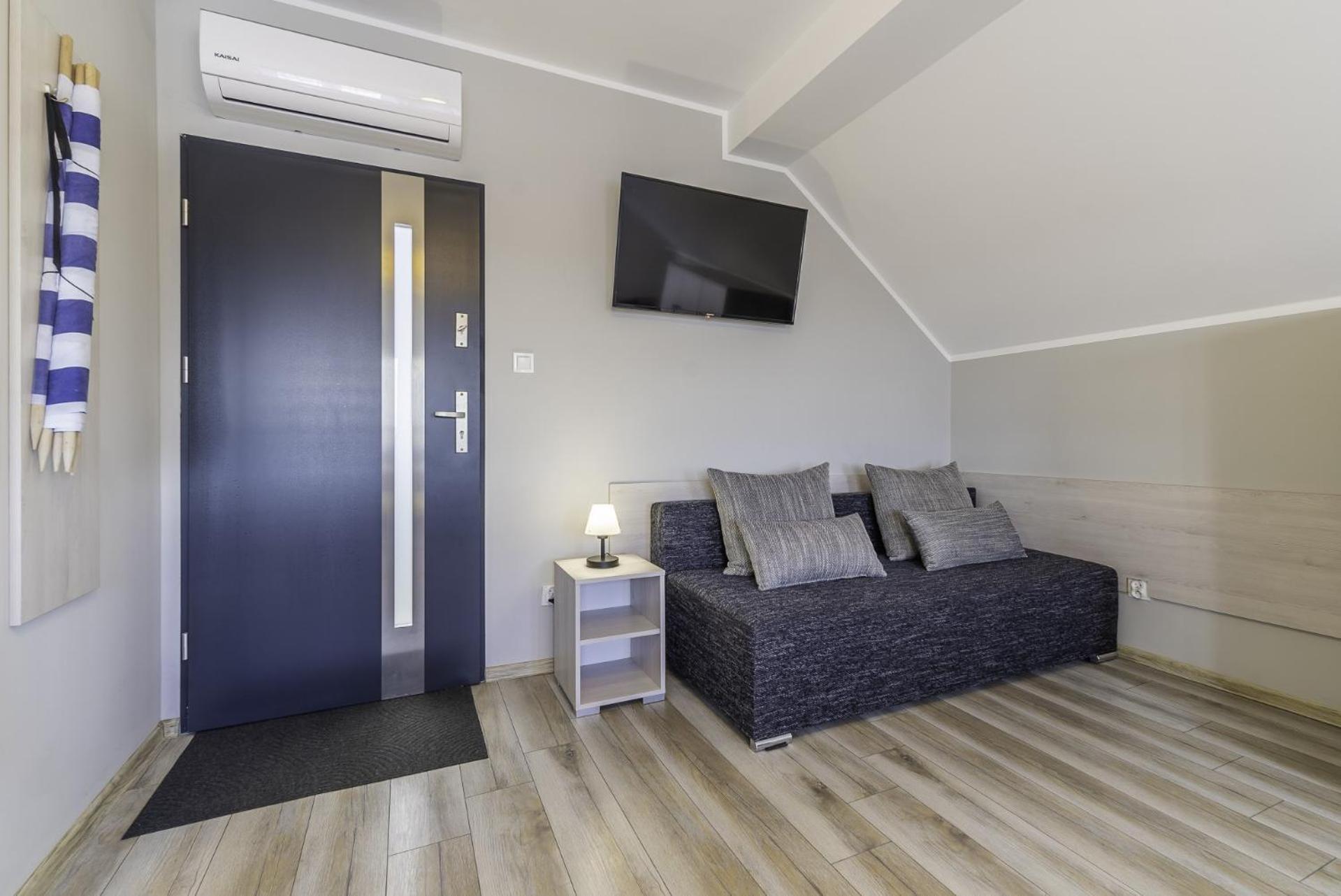 Frajda Domki - Apartamenty 6-Osobowe - Salon I Dwie Sypialnie Oraz Studia 4-Osobowe - Pokoj Z Aneksem Kuchennym Реваль Экстерьер фото