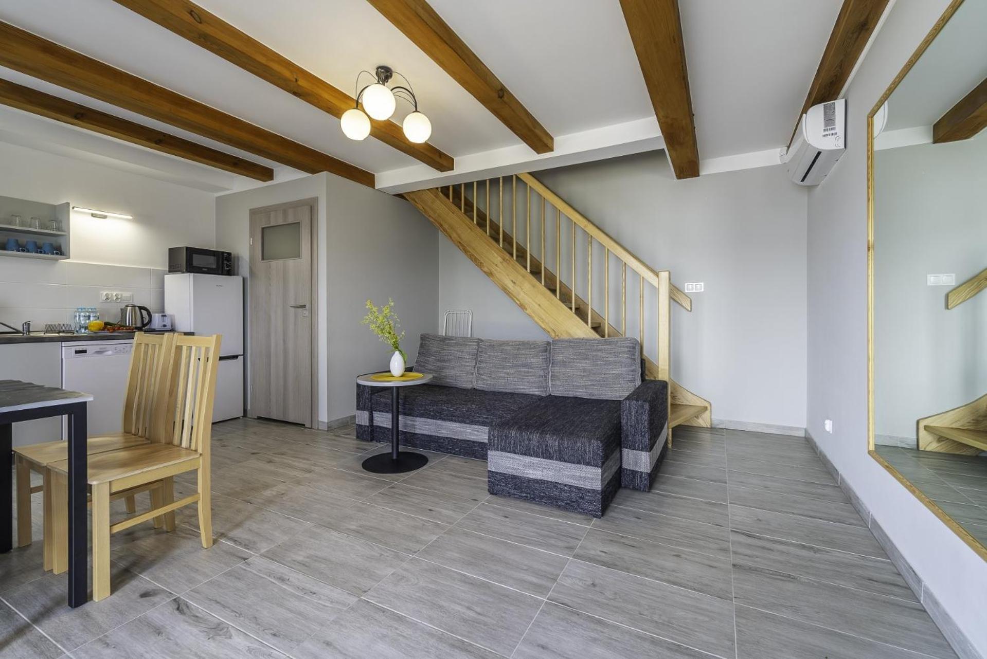 Frajda Domki - Apartamenty 6-Osobowe - Salon I Dwie Sypialnie Oraz Studia 4-Osobowe - Pokoj Z Aneksem Kuchennym Реваль Экстерьер фото