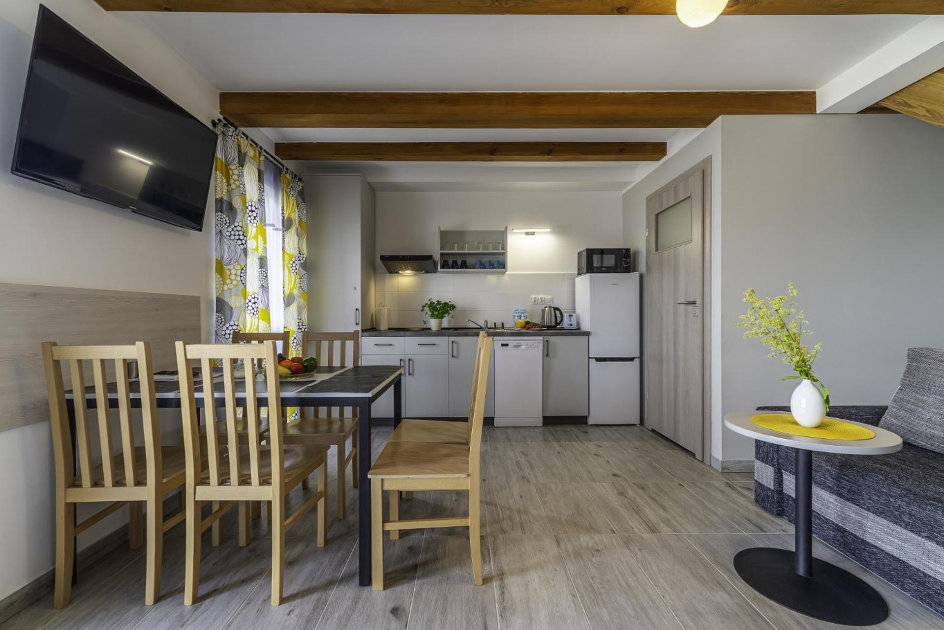 Frajda Domki - Apartamenty 6-Osobowe - Salon I Dwie Sypialnie Oraz Studia 4-Osobowe - Pokoj Z Aneksem Kuchennym Реваль Экстерьер фото