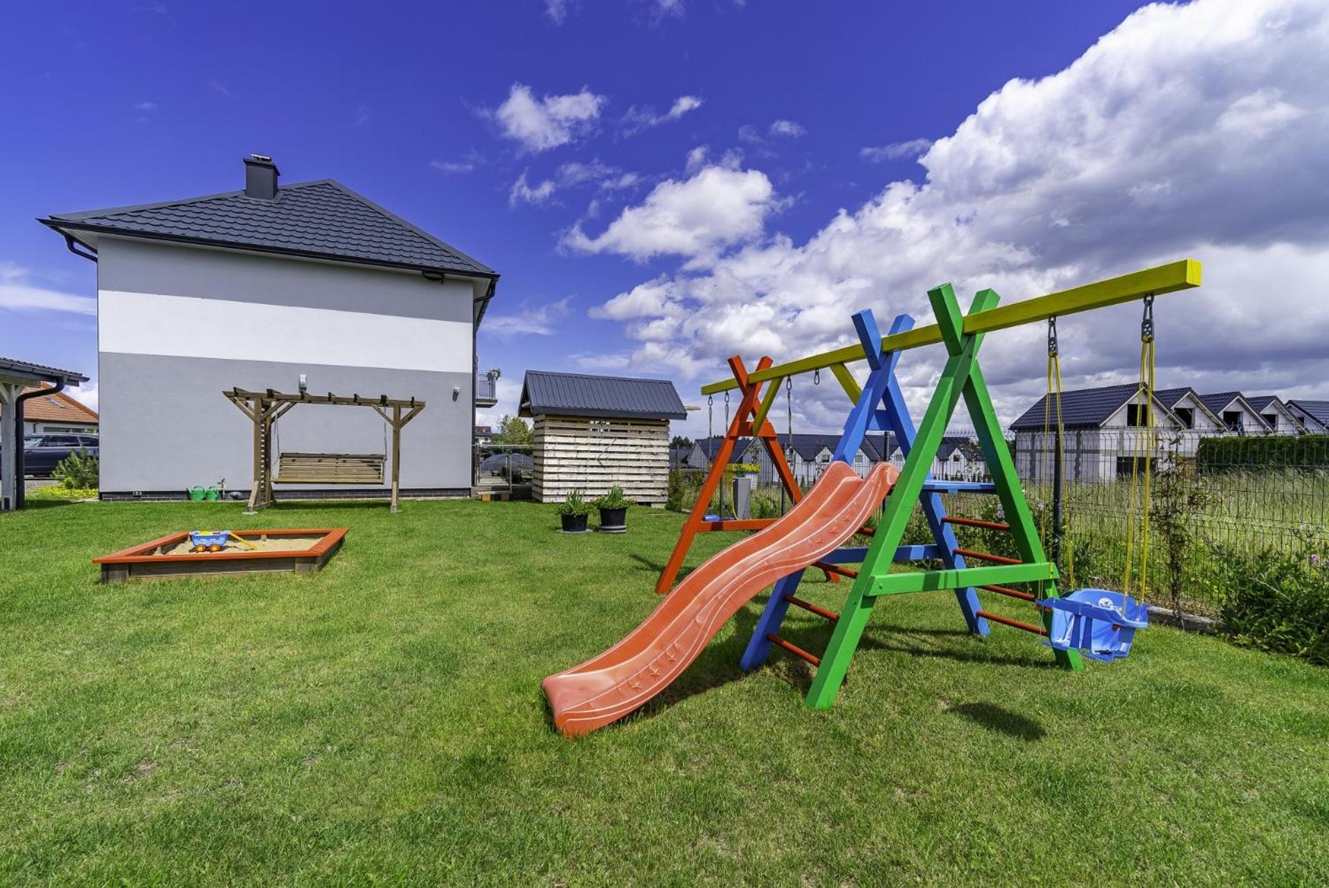 Frajda Domki - Apartamenty 6-Osobowe - Salon I Dwie Sypialnie Oraz Studia 4-Osobowe - Pokoj Z Aneksem Kuchennym Реваль Экстерьер фото